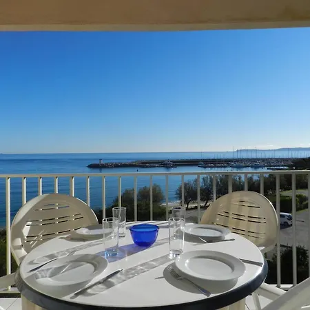Apartment Le Lavandou, 3 Pieces, 6 Personnes - Fr-1-251-693
