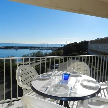 Apartment Le Lavandou, 3 Pieces, 6 Personnes - Fr-1-251-693