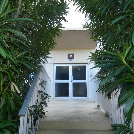 Le Lavandou, 3 Pieces, 6 Personnes - Fr-1-251-693 Apartment